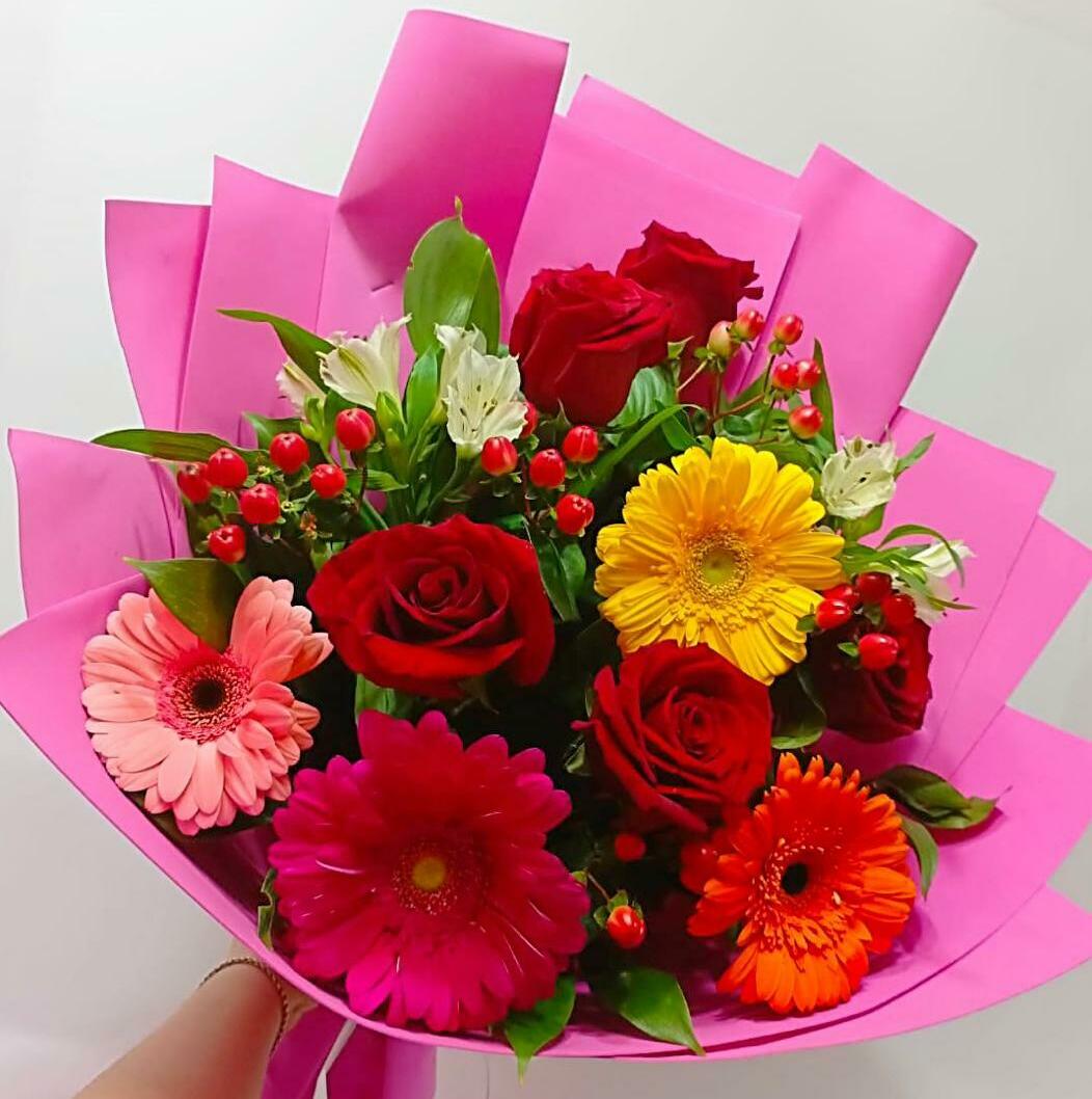 Сборный букет с герберами Безмятежность