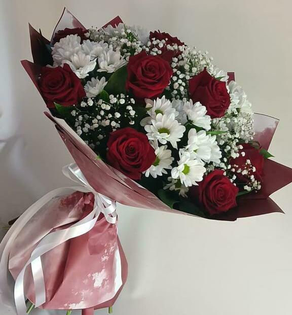 Сборный букет с розами Роскошный презент Сборный букет с розами Роскошный презент