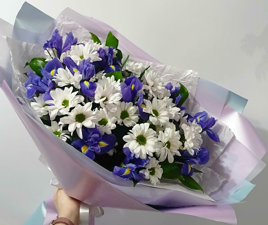 Сборный букет с ирисами