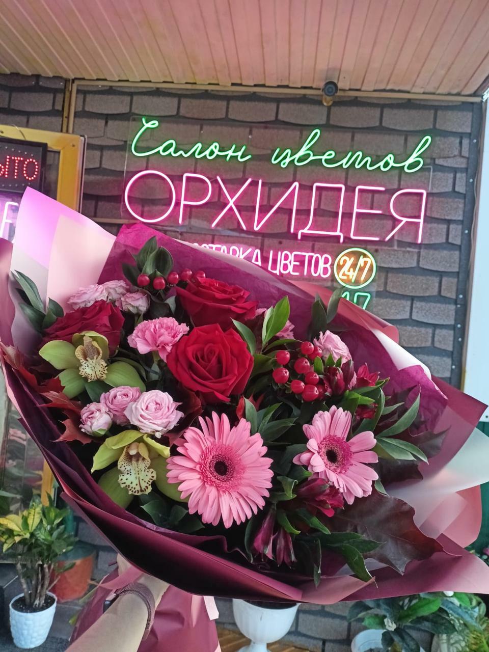 <span style="font-style: italic;">Букеты от 5000 руб. </span>