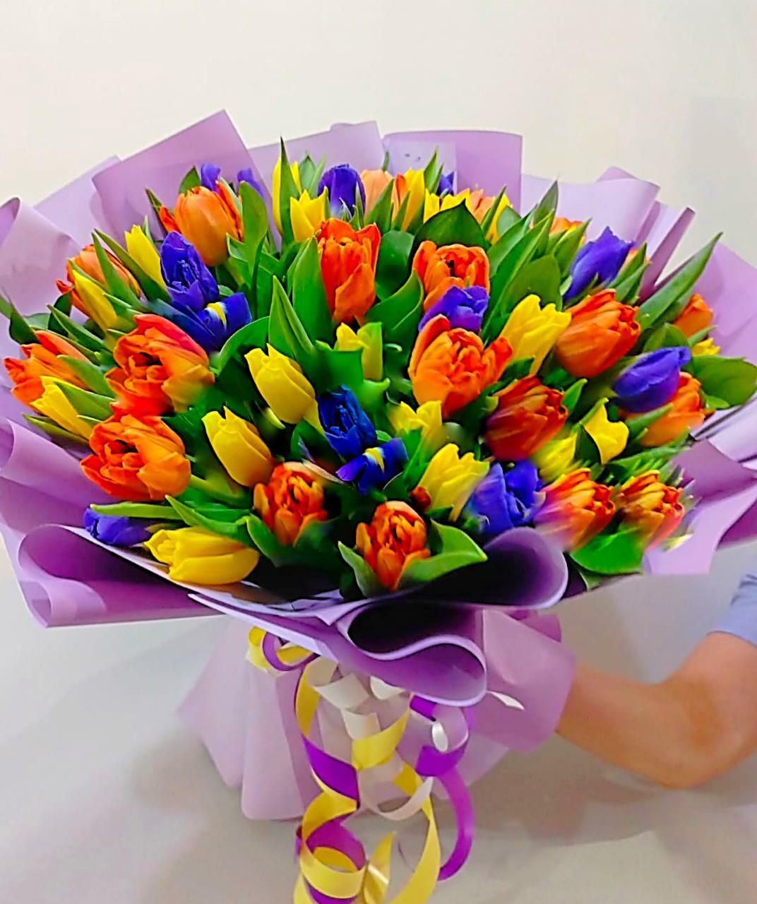 Сборный букет с тюльпанами Радужный привет Сборный букет с тюльпанами Радужный привет