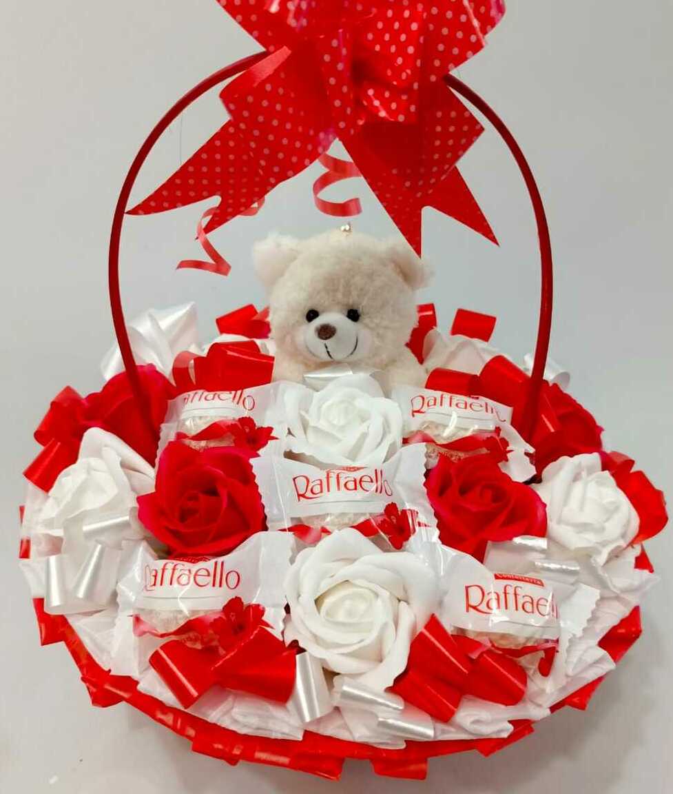 Композиция из мыльных роз в корзинке